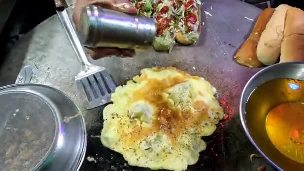 Rinsing Salt Black Pepper Egg Huge Pan — 图库视频影像