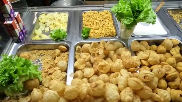 Roadside Stall Dahi Bhallay Gol Gappay Owoce Czat Piękna Dekoracja — Wideo stockowe