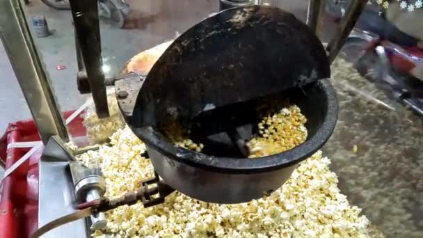 Zrobienie Popcornu Maszyną Pakistanie Przydrożnym Straganie Wysokiej Rozdzielczości Klip — Wideo stockowe