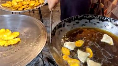 Çelik yüzey yakın görünümü 4k yüksek çözünürlüklü şarjör Yuvarlak Çipler