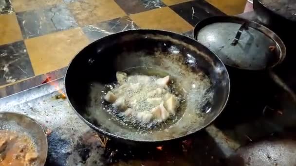 Frying Roasting Chicken Hot Oil Fire High Resolution Clip — Stock Video