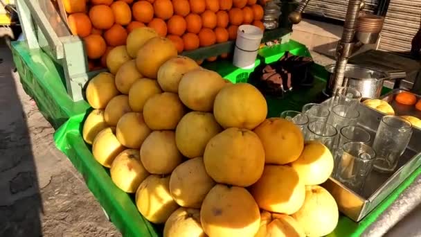 Orange Juice Stall Close View High Resolution Video — Stock Video