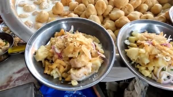 Papri Chat Dahi Bhallay Stalen Platen Hoge Resolutie Video — Stockvideo