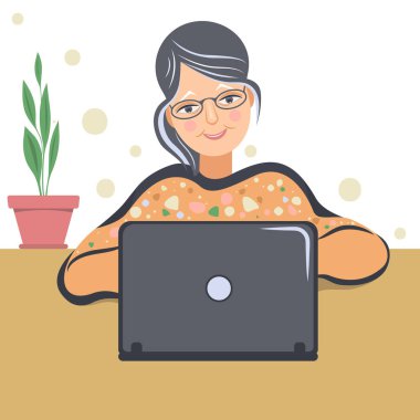 Dizüstü bilgisayara bakan mutlu, yaşlı bir kadın. Gözlüklü, olgun, yaşlı eş iyi haberler okuyor..