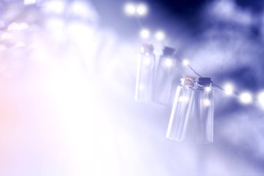 Bulanık Noel, yeni yıl geçmişi. Çelenklerle soyut sahte arkaplan. Metin, tasarım ve arkaplan için hassas bir arkaplan. Boşluğu kopyala