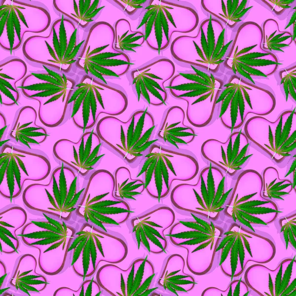 大麻の葉や心のシームレスなパターン マリファナの葉でピンクの心 バレンタインデーの背景 — ストック写真