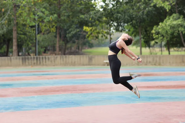 Atlético Joven Mujer Asiática Ropa Deportiva Pie Haciendo Ejercicio Intervalo — Foto de Stock