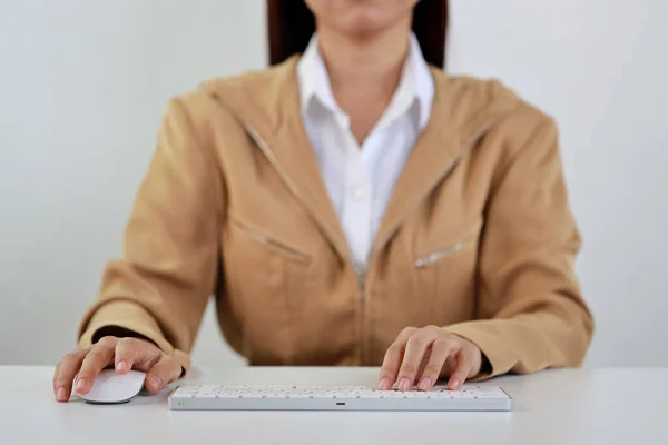Attractive Female Hands Classing Suit Using Laptop Computer Keyboard Searching — Stock Photo, Image