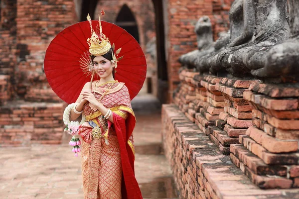 Moda Joven Hermosa Mujer Asiática Traje Tradicional Rojo Tailandés Con — Foto de Stock