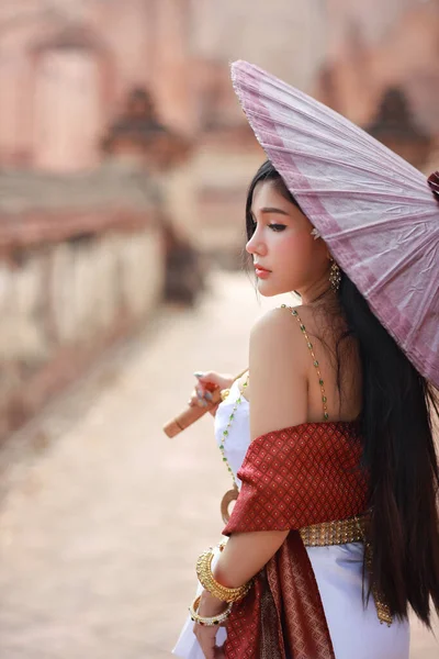 Moda Joven Hermosa Mujer Asiática Con Traje Tradicional Blanco Tailandés —  Fotos de Stock
