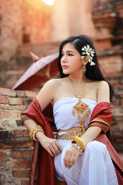 Moda Jovem Bela Mulher Asiática Vestindo Traje Tradicional Branco Tailandês — Fotografia de Stock