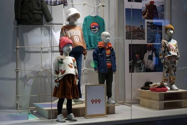 Moscú Rusia Octubre 2021 Maniquíes Infantiles Con Muestras Ropa Muestran — Foto de Stock
