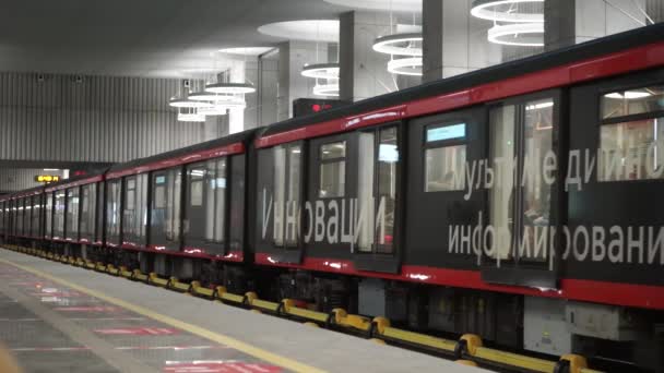 Moscú Rusia Diciembre 2021 Metro Moscú Trenes Modernos Seguros Estaciones — Vídeos de Stock