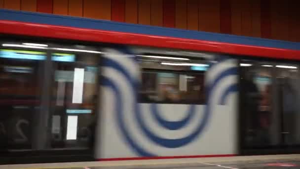 Moscú Rusia Diciembre 2021 Metro Moscú Trenes Modernos Seguros Estaciones — Vídeo de stock