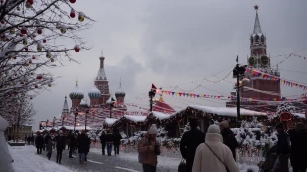 モスクワロシア 2021年12月 モスクワの赤の広場での新年のフェア モスクワでのクリスマスと新年を祝う — ストック動画