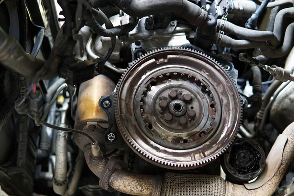 Flywheel Mounted Modern Engine Engine Transmission Repair Car Service Spare — Foto Stock