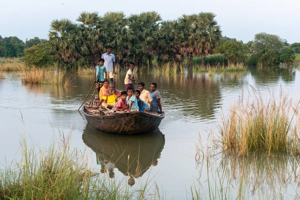 Большие Районы Западной Бенгалии Индии Затоплены Жертвы Наводнения Ищут Убежище — стоковое фото