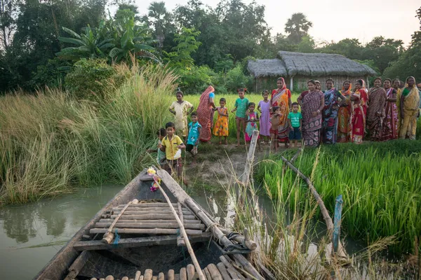 Panchthupi Bengala Occidental India Octubre 2021 Pequeño Barco Navega Largo —  Fotos de Stock