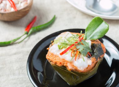 köri geçmiş ile balık buğulama