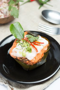 köri geçmiş ile balık buğulama