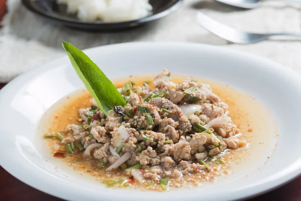 Kruidige gehakt vlees salade — Stockfoto