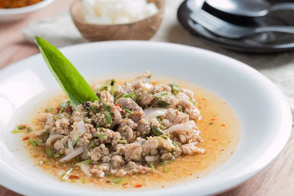 Kruidige gehakt vlees salade — Stockfoto