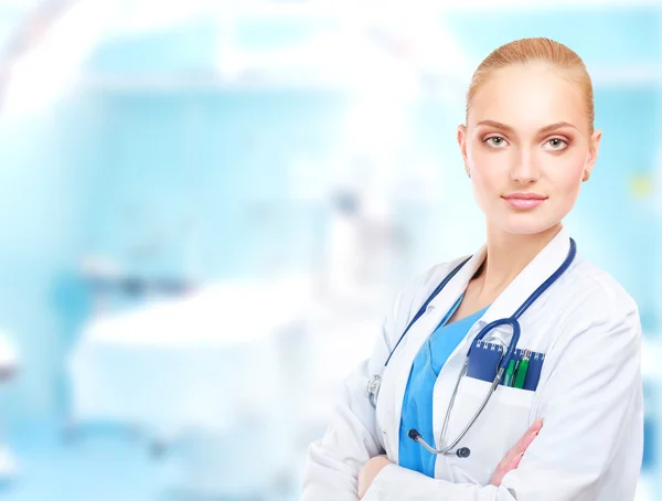 Hastanedeki kadın doktor portresi.