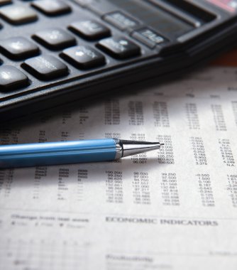 Office natürmort, hesap makinesi ve belge