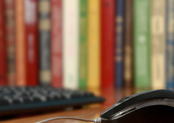 Computer mouse on the desk — Stock Photo, Image