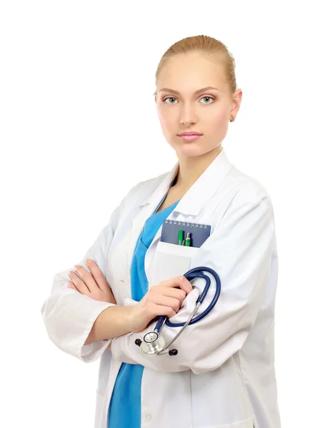 Fröhliche junge Krankenschwester mit verschränkten Armen — Stockfoto