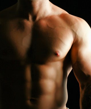 Sağlıklı kaslı genç adam.