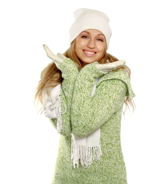 Kış için giyinmiş güzel kadın — Stok fotoğraf