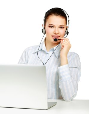 bir kulaklık ile genç müşteri hizmeti kız