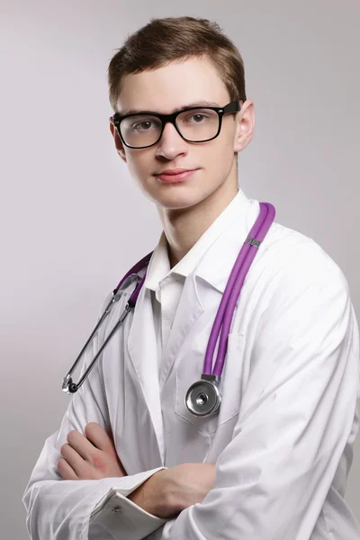 Retrato de close-up de um médico masculino — Fotografia de Stock