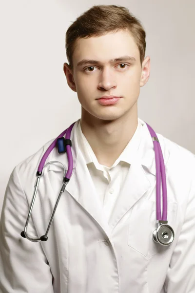 Portrait rapproché d'un médecin masculin — Photo