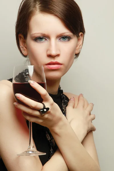 Donna con un bicchiere da vino — Foto Stock