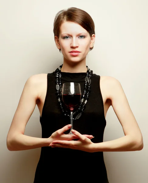 Donna con un bicchiere da vino — Foto Stock