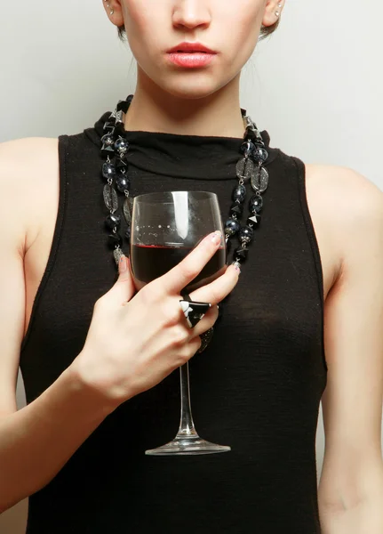 Žena s skleničku na víno — Stock fotografie