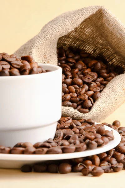 A sack of coffee beans and a cup — Stock Photo, Image