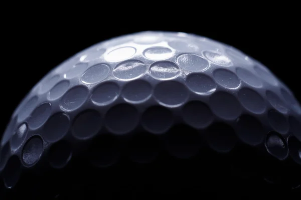 Een close-up van een golfbal — Stockfoto