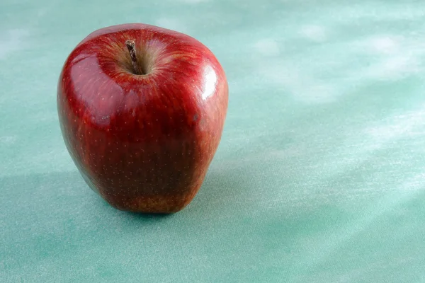 Closeup een rode appel — Stockfoto