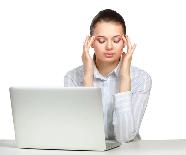 A tired woman in front of a laptop — Stock Photo, Image