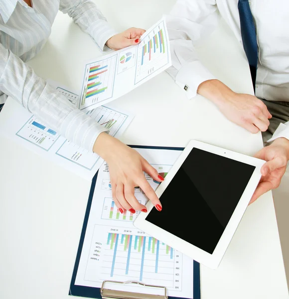 Empresarios trabajando juntos — Foto de Stock