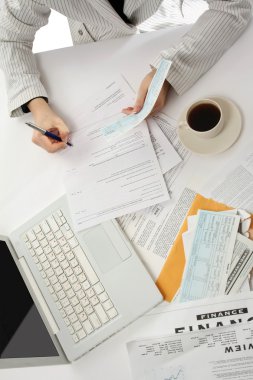 iş kadını vergi belgeleriyle çalışma