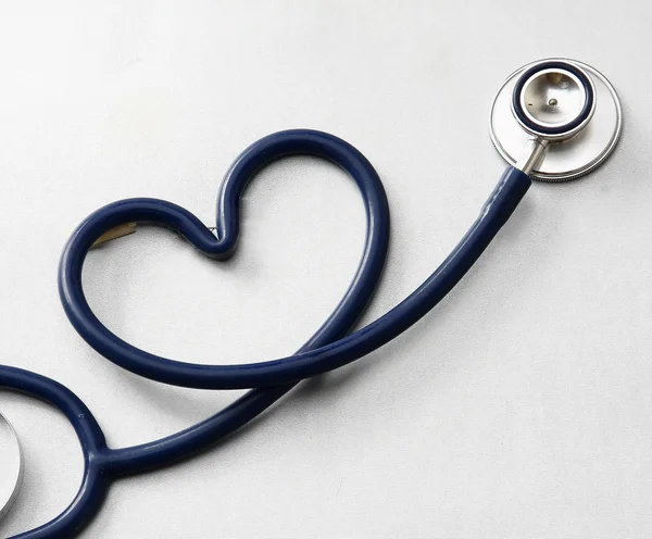Stethoscoop in de vorm van een hart — Stockfoto