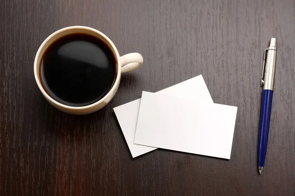 Кофе и визитка — стоковое фото