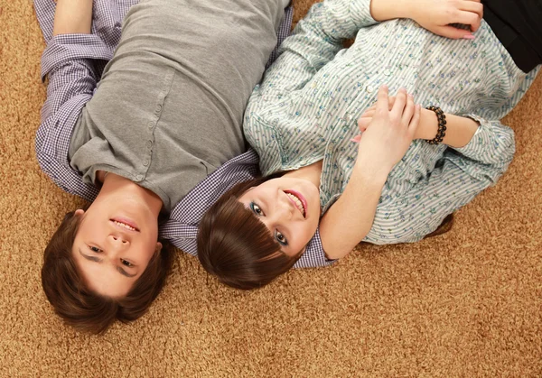 Young couple lying on floor — Stock Photo, Image