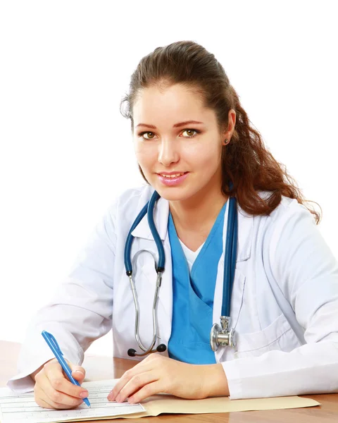 Médecin femme travaillant au bureau — Photo