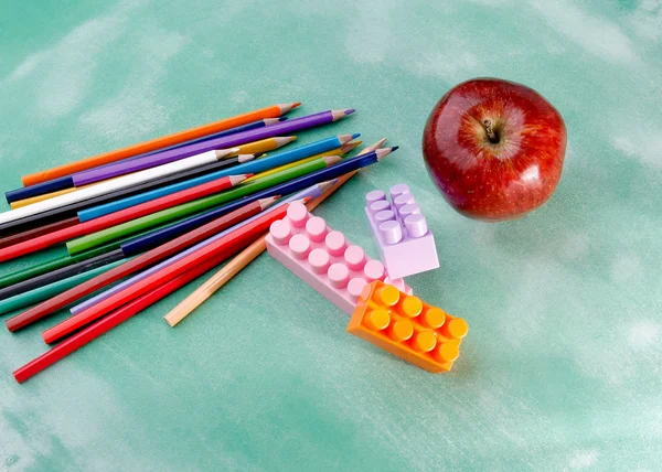 Pencils and apple — Stock Photo, Image