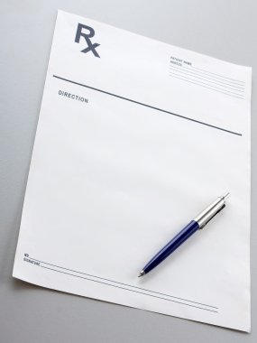 rx reçete üzerinde mavi bir kalem